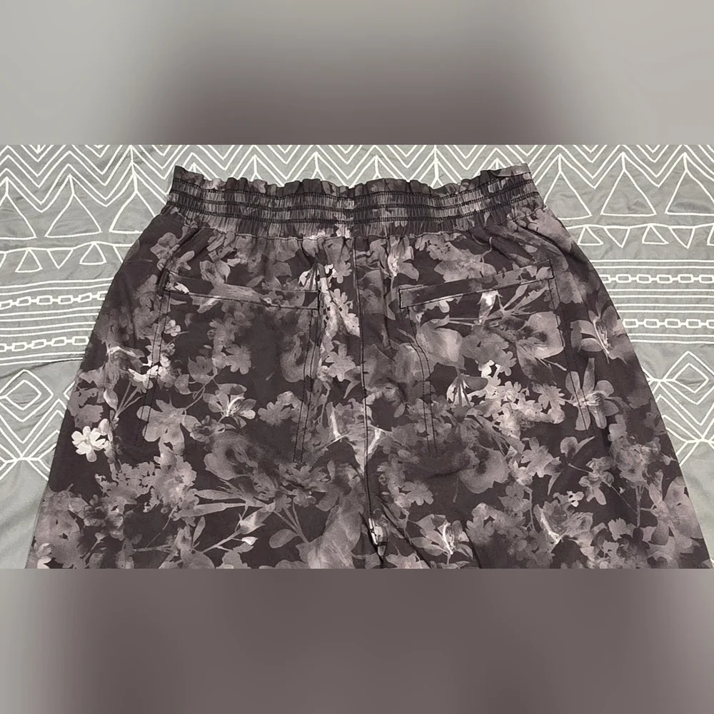 Athleta Savannah Floral Jogger Size 4/Tall - Picture 5 of 9
